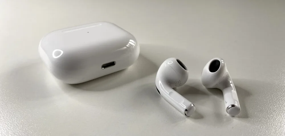 Bezdrátová sluchátka do uší Apple