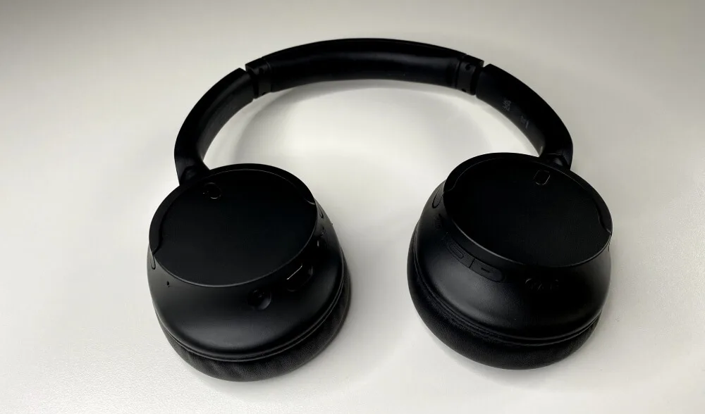 Bezdrátová sluchátka přes uši od značky Sony