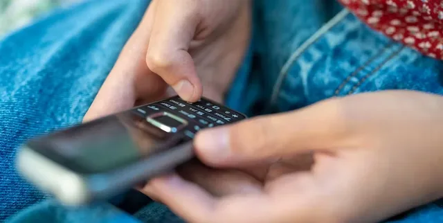 tlačítkový telefon