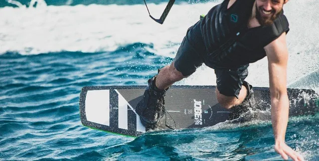 vázání na wakeboard