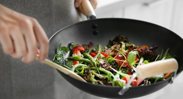 wok pánev