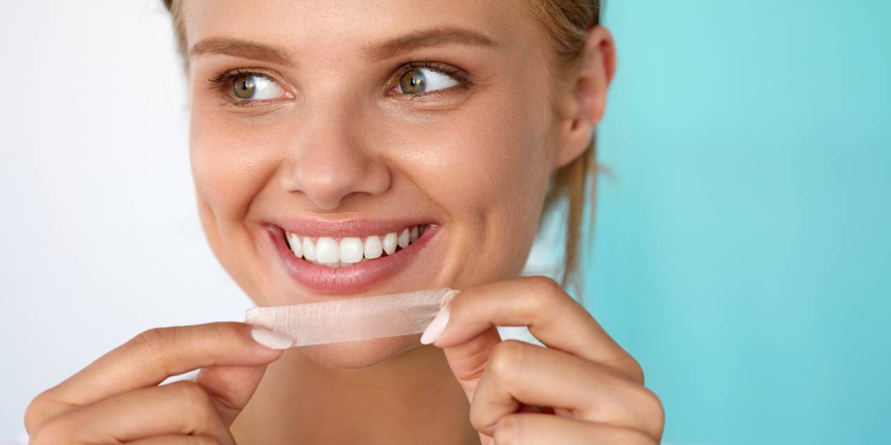 Bělící páska na zuby