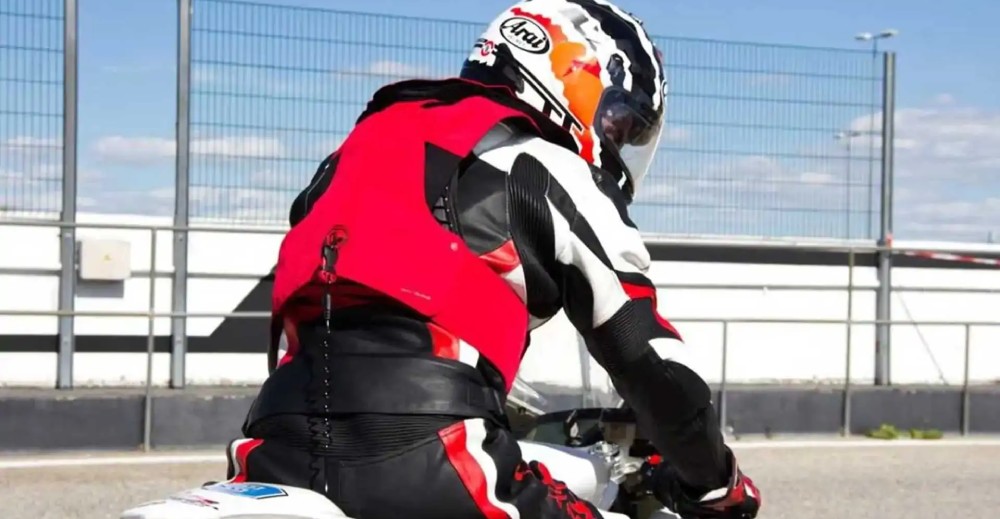 Airbag vesty na motorku
